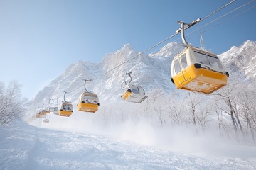 雪山中的黄色缆车景观276