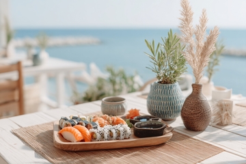 海边餐桌上的美味寿司650