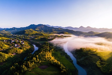 山间河谷晨景航拍图029