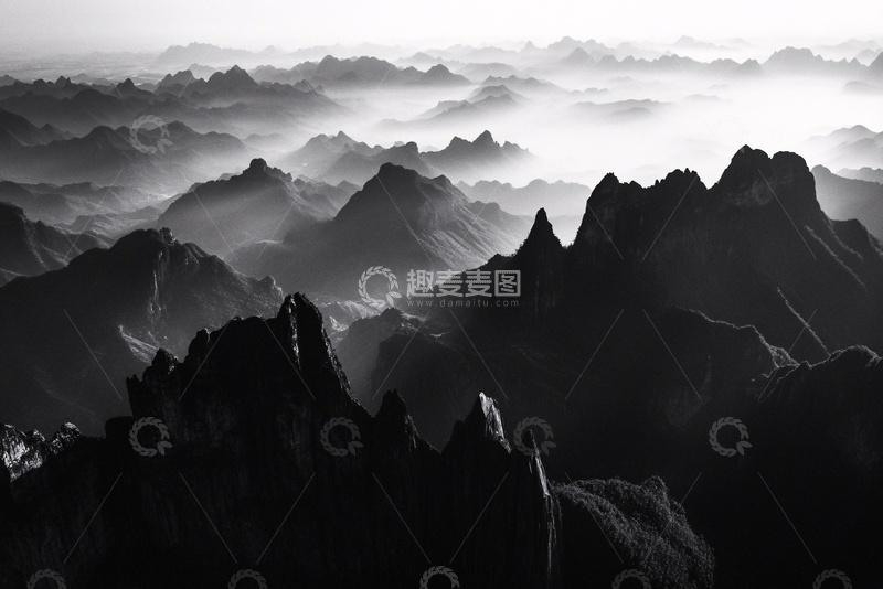高清大图下载【趣麦麦图】-黑白群山云雾景观721