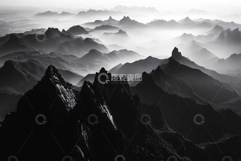 高清大图下载【趣麦麦图】-黑白壮丽群山景观111
