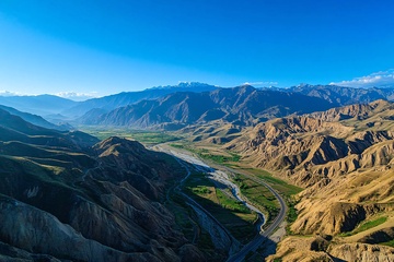 山间公路的壮丽风景952