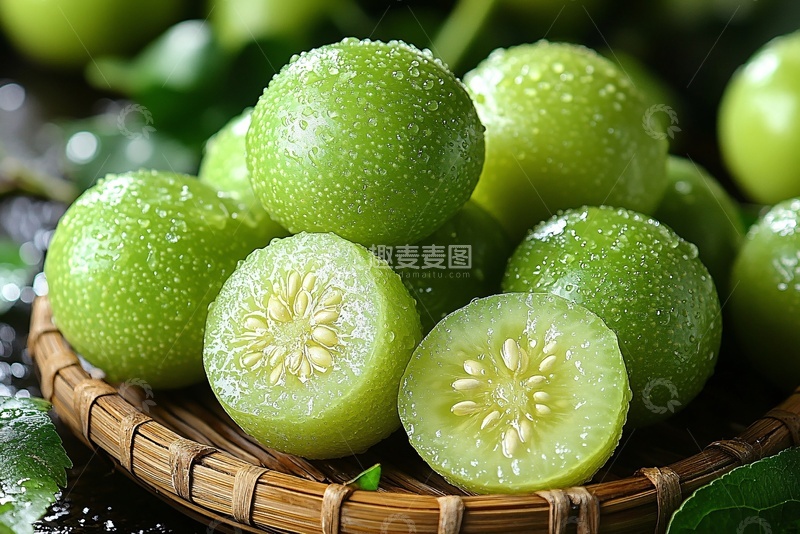 高清大图下载【趣麦麦图】-竹篮中鲜嫩的青绿色果子340