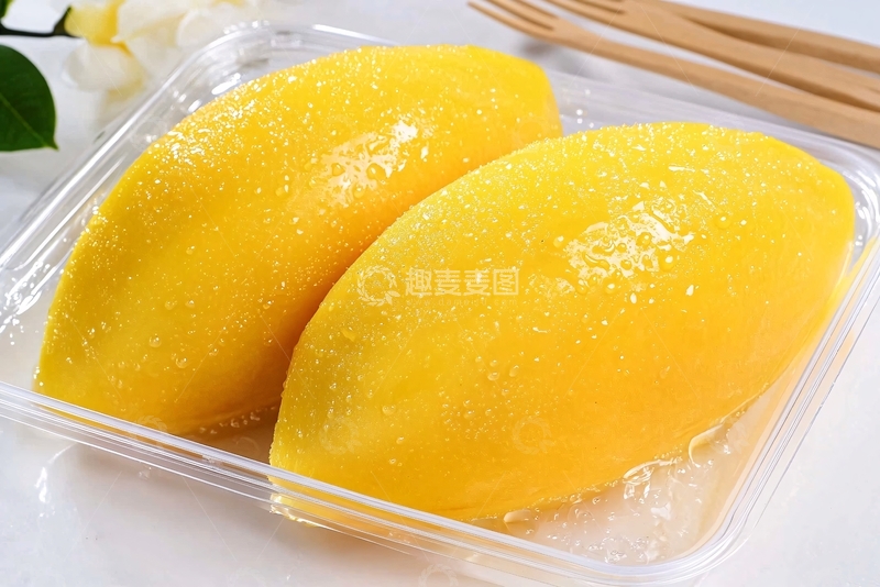 高清大图下载【趣麦麦图】透明盒中摆放的两个黄芒果003