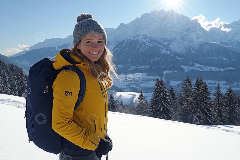 高清大图下载【趣麦麦图】雪地中的微笑女子