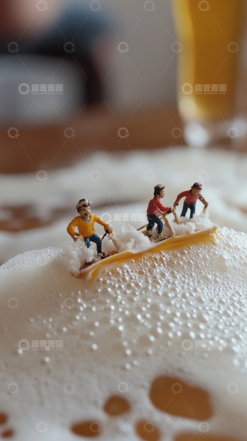 高清大图下载【趣麦麦图】微型人物在泡沫上划船