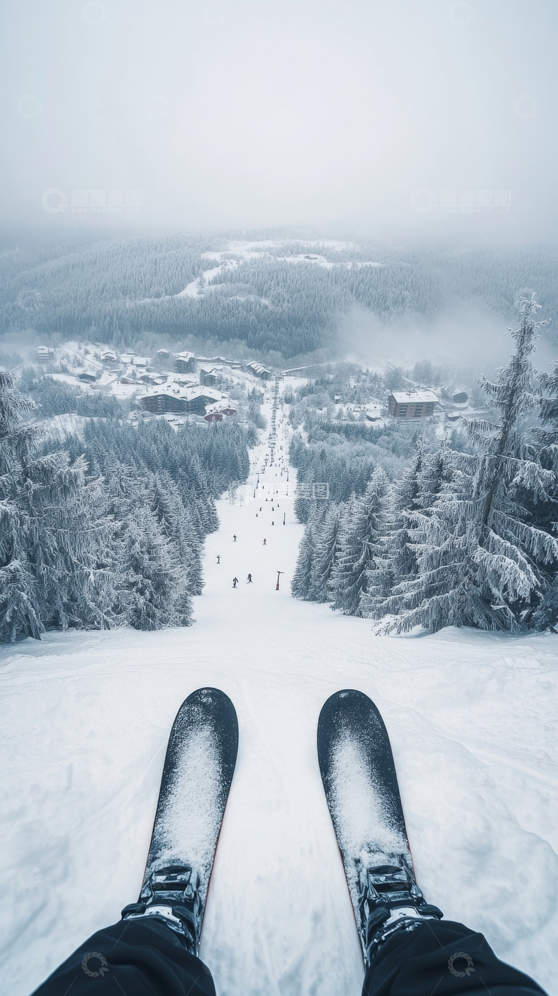 高清大图下载【趣麦麦图】雪道上的滑雪者视角