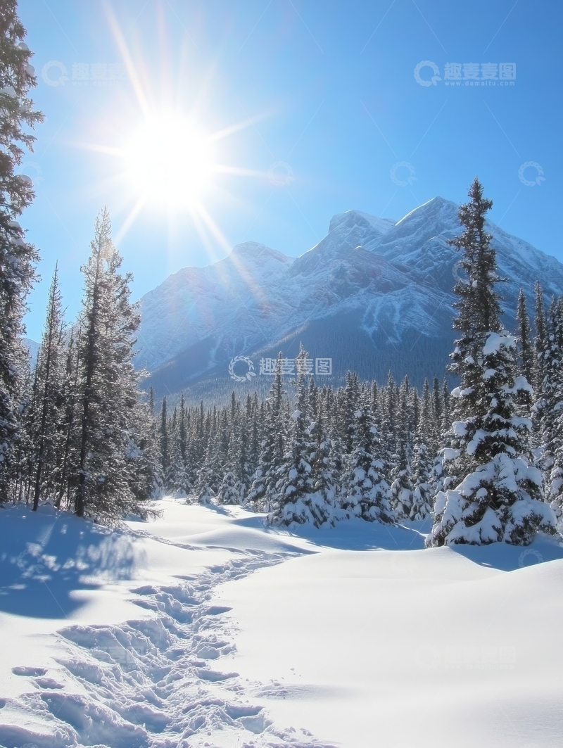 高清大图下载【趣麦麦图】雪地小径与雪山