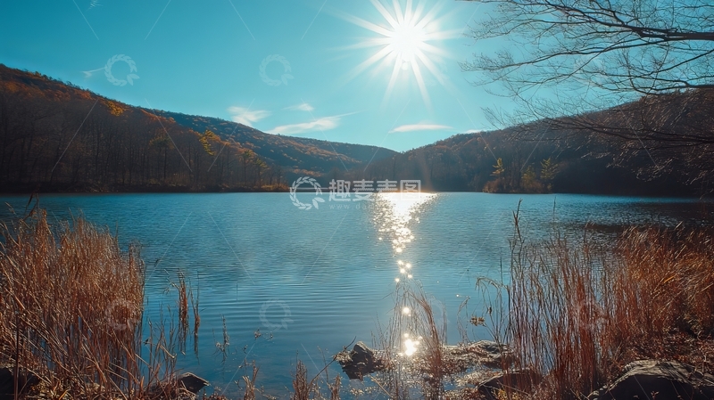 高清大图下载【趣麦麦图】阳光照耀下的宁静湖面