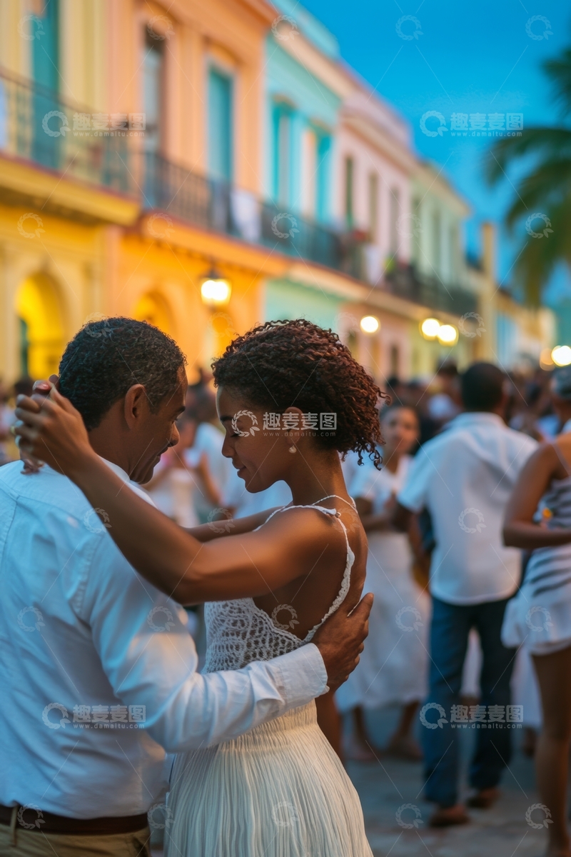 高清大图下载【趣麦麦图】街头夜舞，情侣共舞