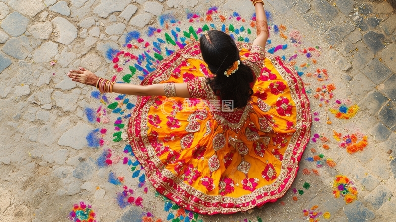 高清大图下载【趣麦麦图】旋转的女子身着华丽服饰