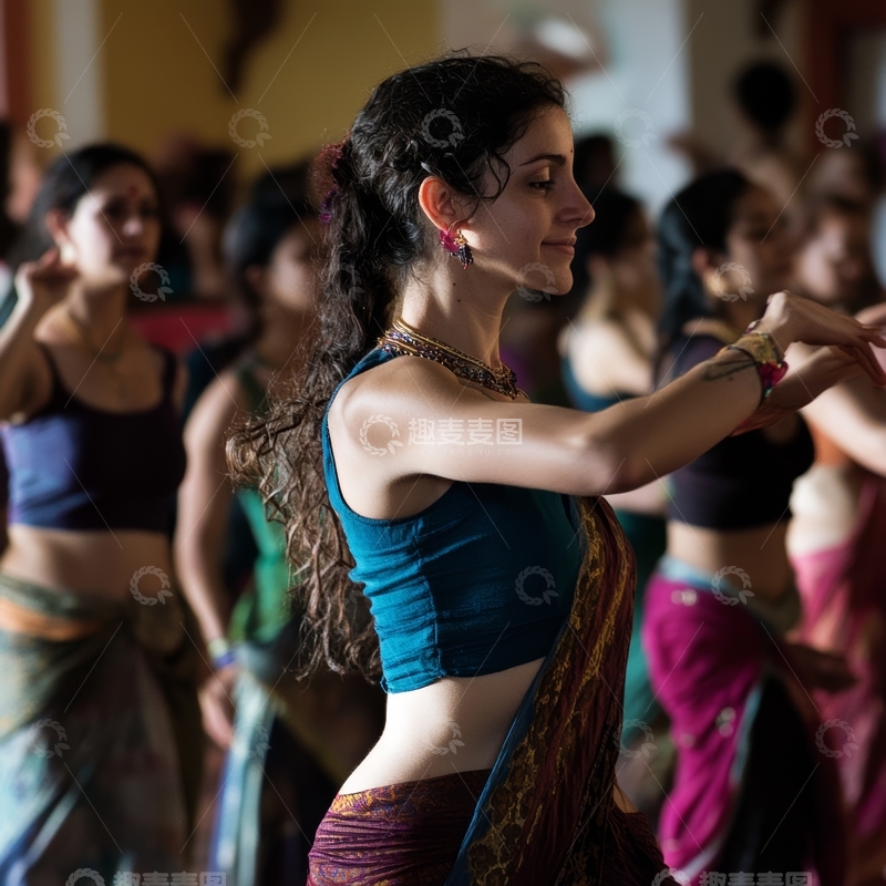 女子在舞蹈课中优雅舞动