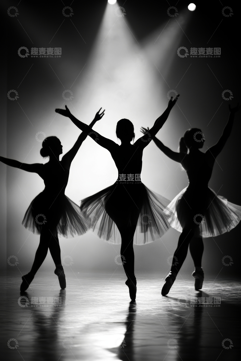 高清大图下载【趣麦麦图】舞台聚光灯下的三位芭蕾舞者剪影