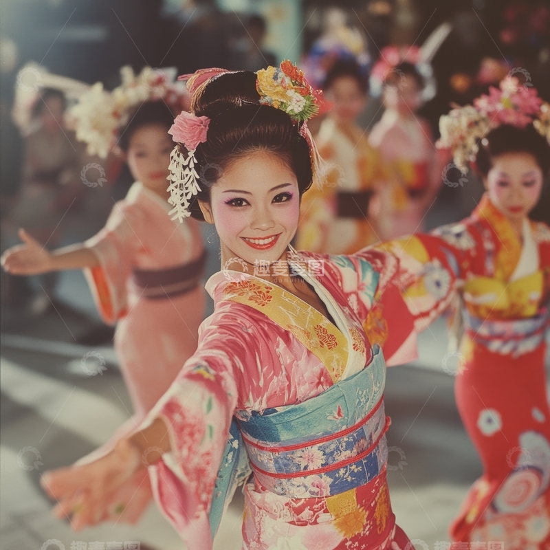 高清大图下载【趣麦麦图】身着和服的舞者在节日中表演