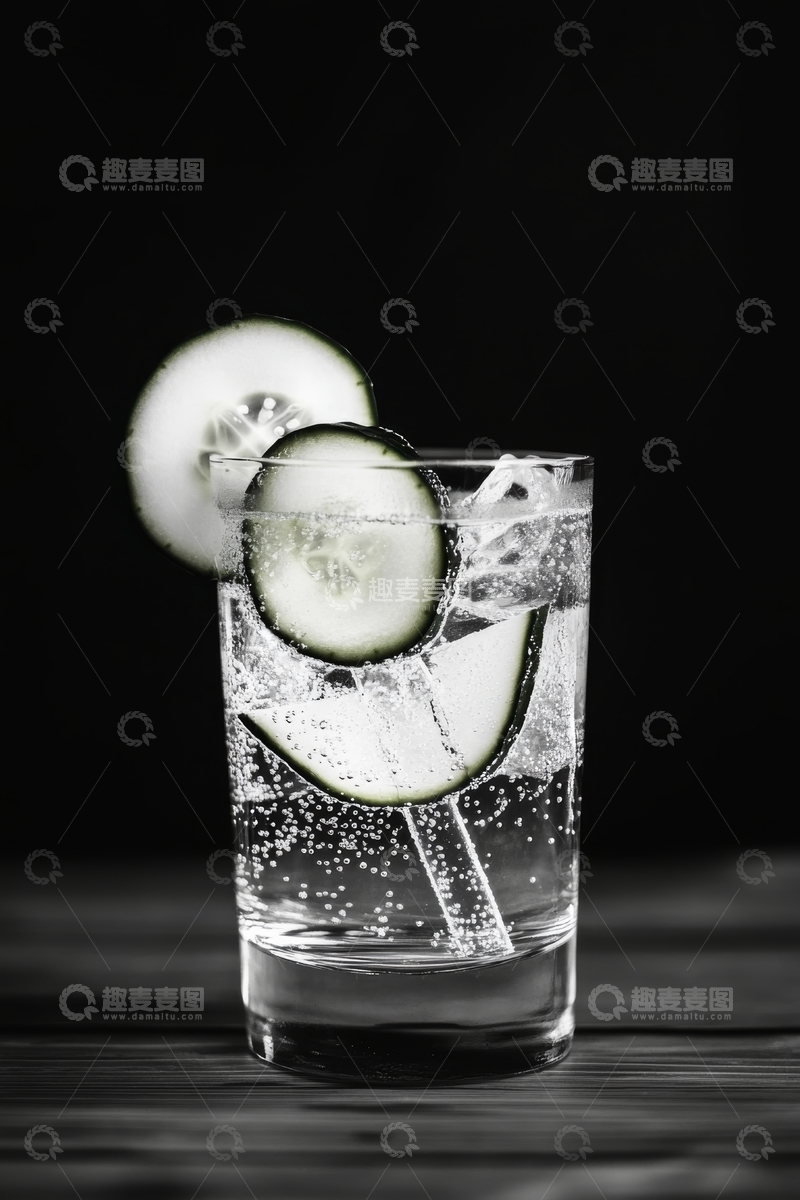 高清大图下载【趣麦麦图】冰镇黄瓜水，清新解渴