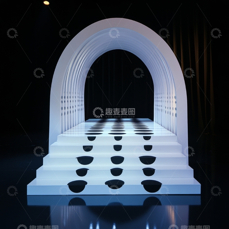 高清大图下载【趣麦麦图】现代艺术装置：拱门与阶梯