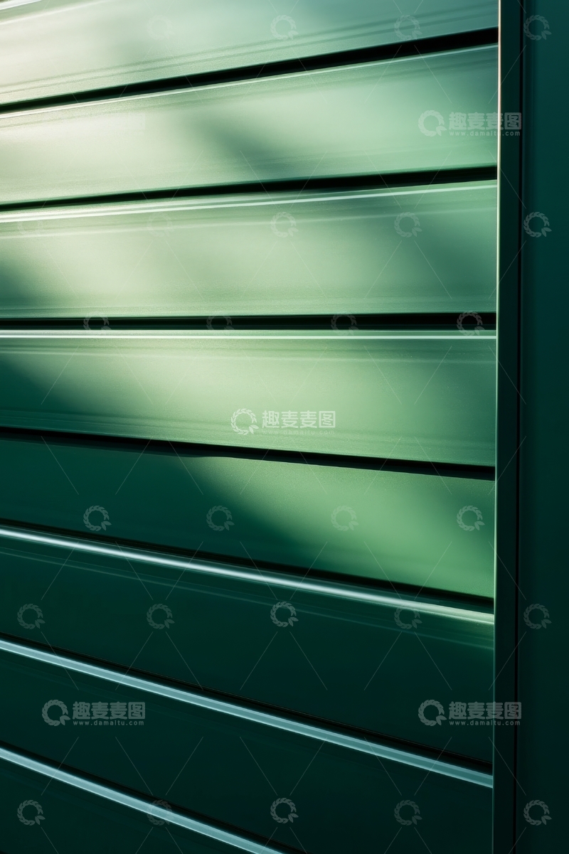高清大图下载【趣麦麦图】绿色金属百叶窗的光影效果