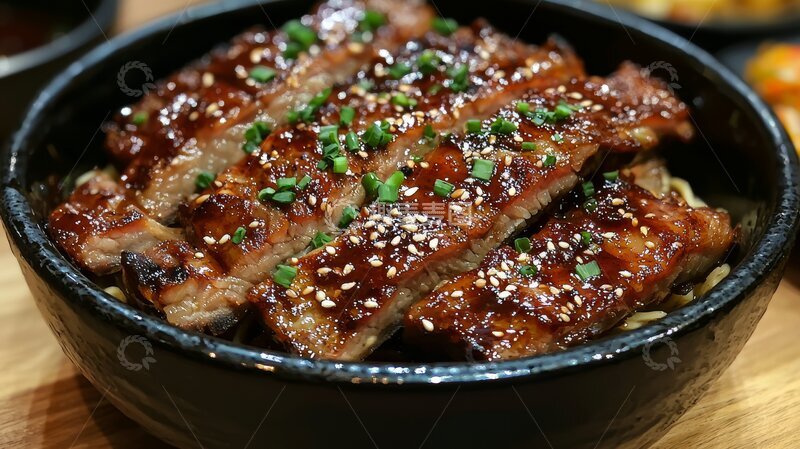 高清大图下载【趣麦麦图】鳗鱼饭特写，撒有葱花