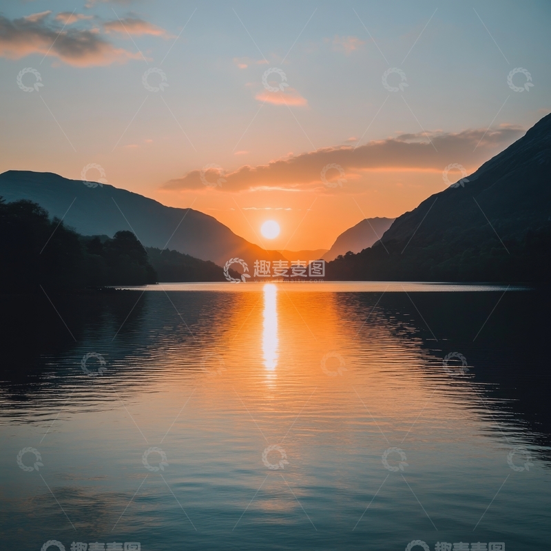 高清大图下载【趣麦麦图】湖面夕阳，山峦倒影