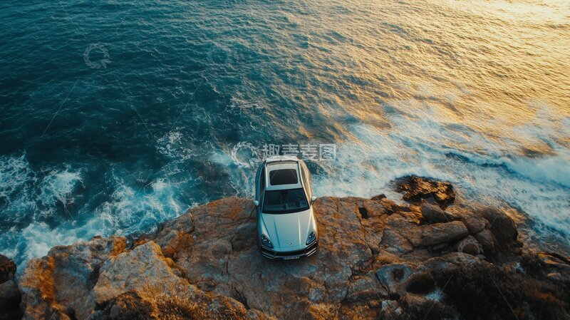 高清大图下载【趣麦麦图】悬崖边的汽车俯瞰大海