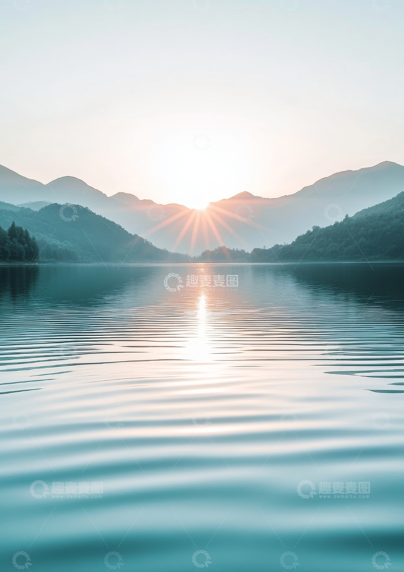 高清大图下载【趣麦麦图】湖面日出，山峦倒影
