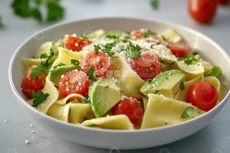 高清大图下载【趣麦麦图】新鲜番茄牛油果意面沙拉