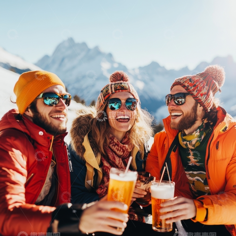 高清大图下载【趣麦麦图】雪山脚下三人举杯欢笑
