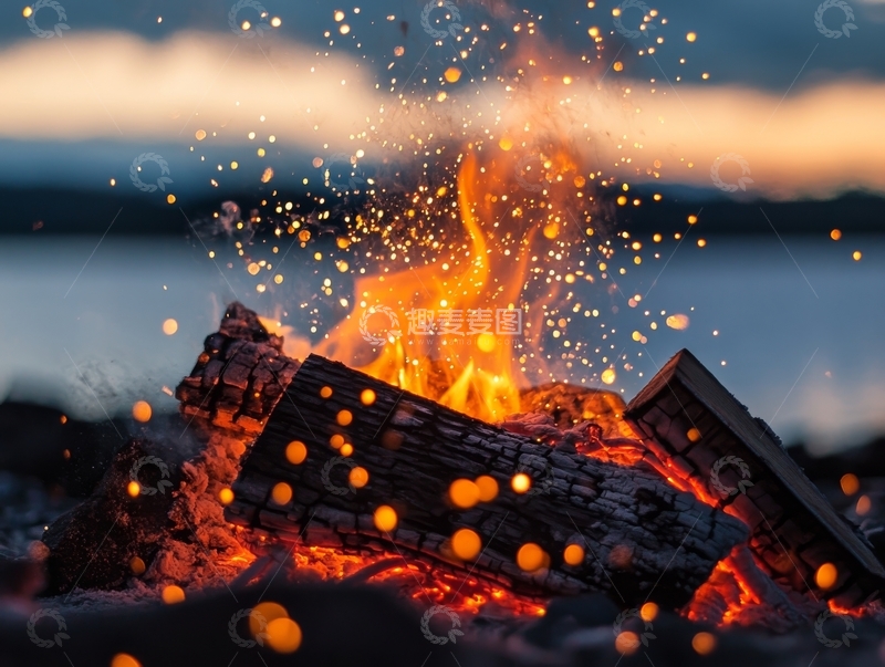 高清大图下载【趣麦麦图】篝火燃烧，火花四溅