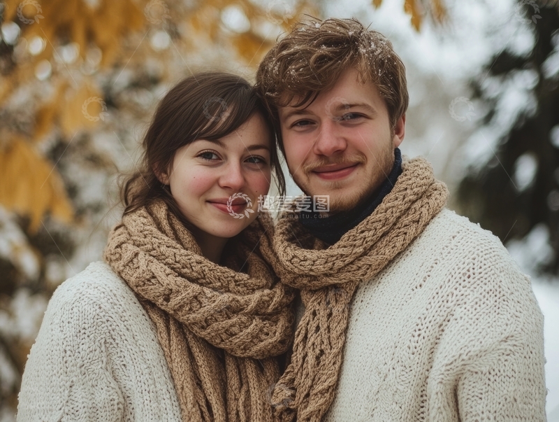 高清大图下载【趣麦麦图】秋日暖阳下的情侣合影