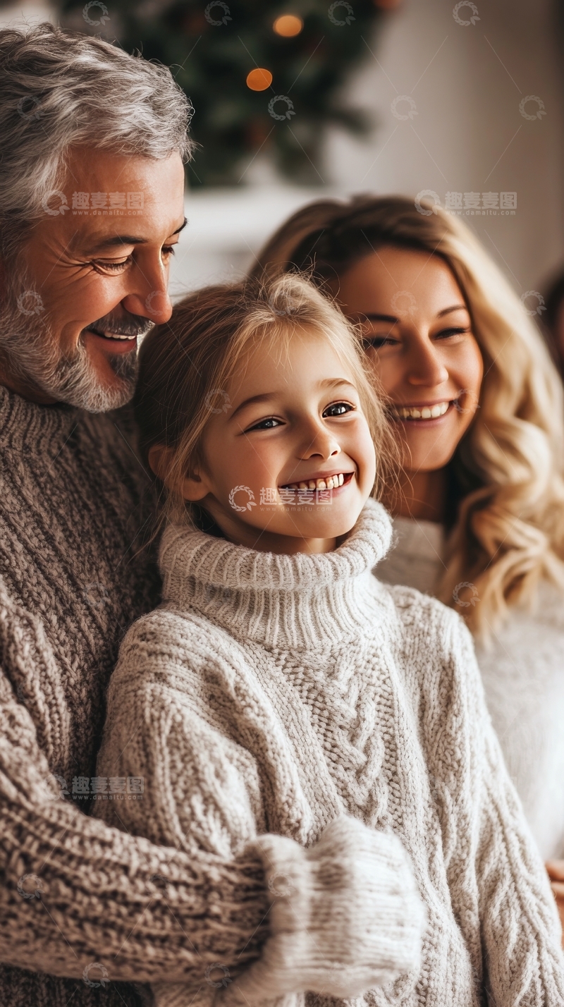 温馨家庭时光，祖孙三代共度节日