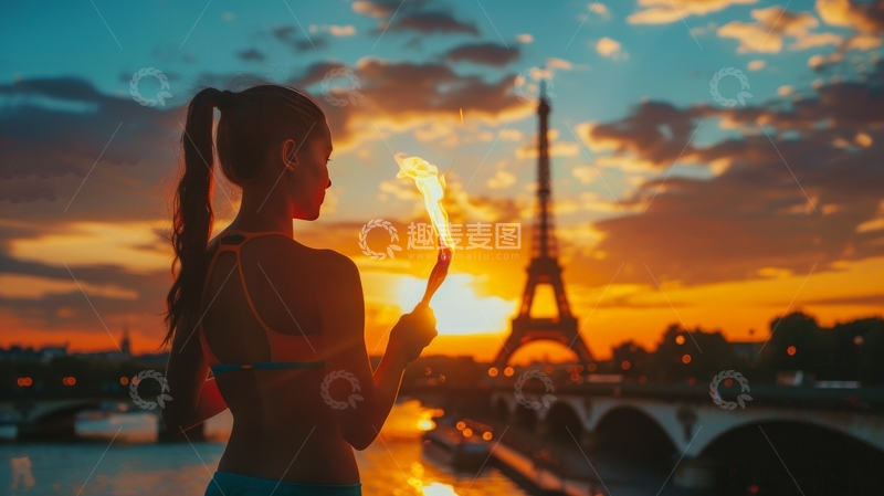 高清大图下载【趣麦麦图】夕阳下埃菲尔铁塔前的女子手持火炬