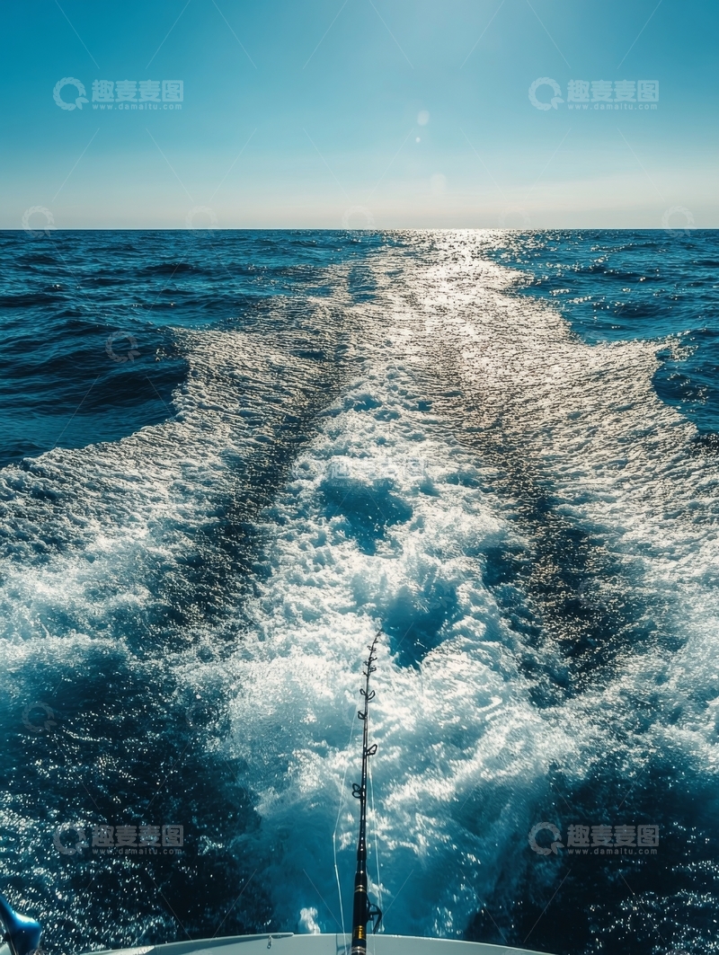 高清大图下载【趣麦麦图】船尾激起的白色浪花