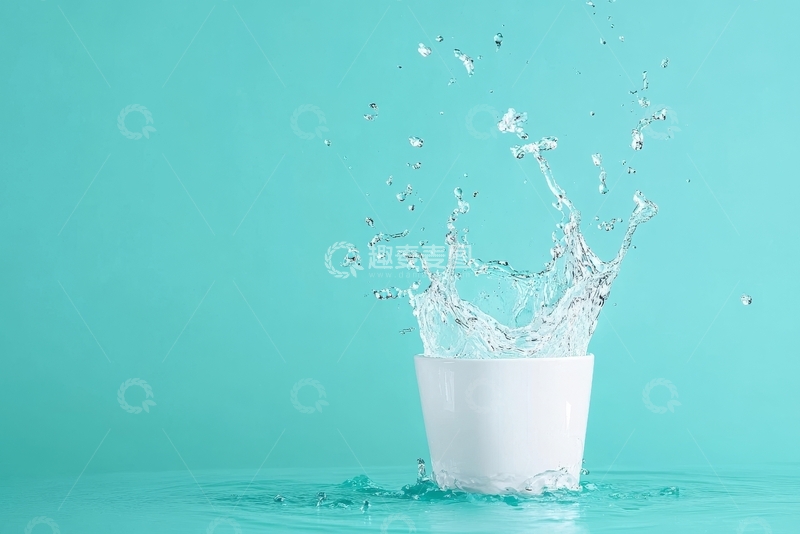 高清大图下载【趣麦麦图】水杯中的水花飞溅瞬间