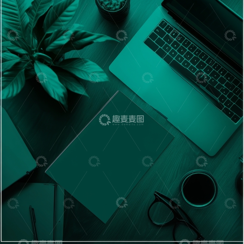 高清大图下载【趣麦麦图】办公桌上的笔记本电脑与文具