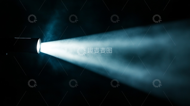 高清大图下载【趣麦麦图】聚光灯在黑暗中投射出明亮光线