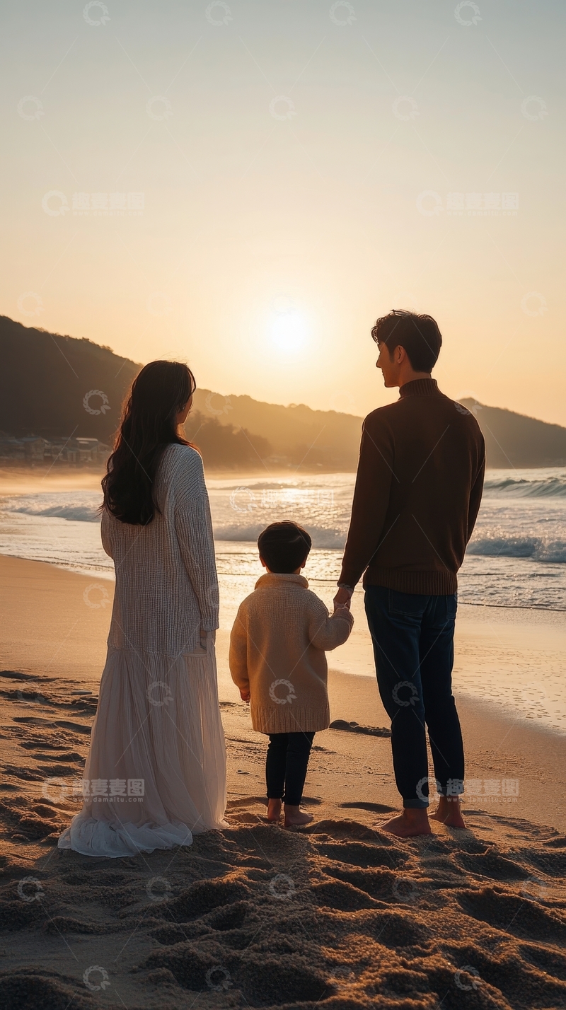 高清大图下载【趣麦麦图】一家三口在海边观赏日落