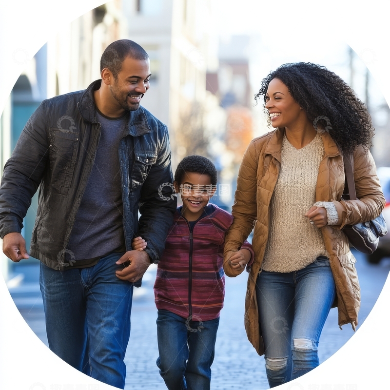 高清大图下载【趣麦麦图】一家三口在城市街道上散步