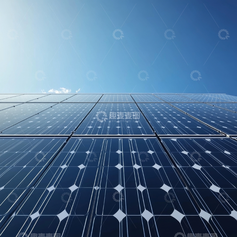 高清大图下载【趣麦麦图】太阳能板阵列在晴朗天空下
