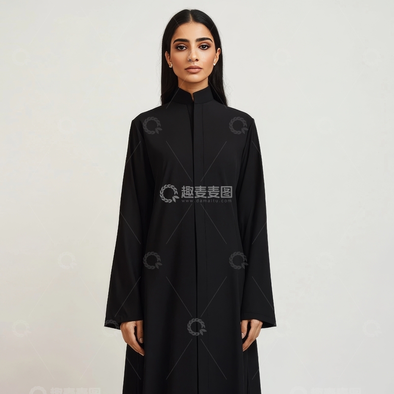 高清大图下载【趣麦麦图】身穿黑色长袍的女性