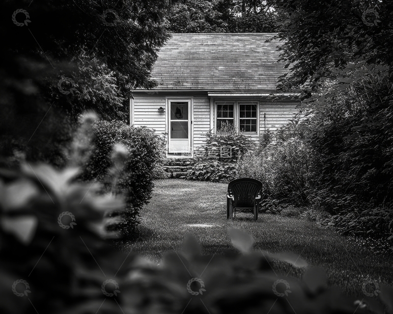 高清大图下载【趣麦麦图】黑白小屋与庭院椅