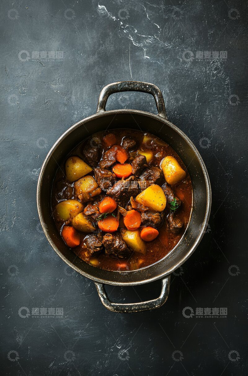 高清大图下载【趣麦麦图】热气腾腾的炖牛肉与胡萝卜土豆