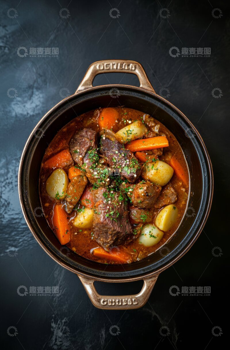 高清大图下载【趣麦麦图】炖牛肉配胡萝卜和土豆