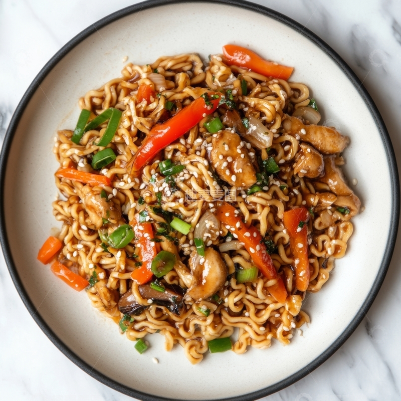 高清大图下载【趣麦麦图】炒面配鸡肉和蔬菜