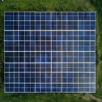 俯瞰太阳能电池板阵列