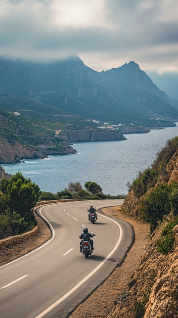 沿海公路上的摩托车骑行