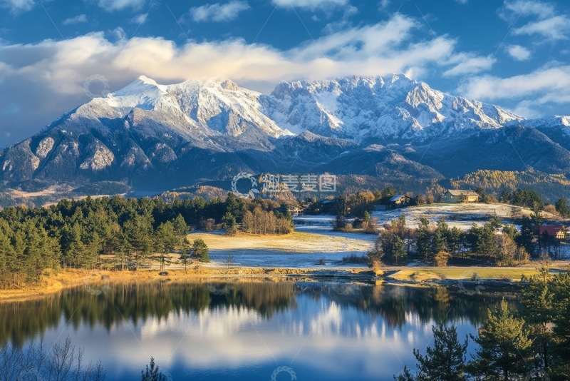 高清大图下载【趣麦麦图】雪山倒映湖中，森林环绕的宁静景色