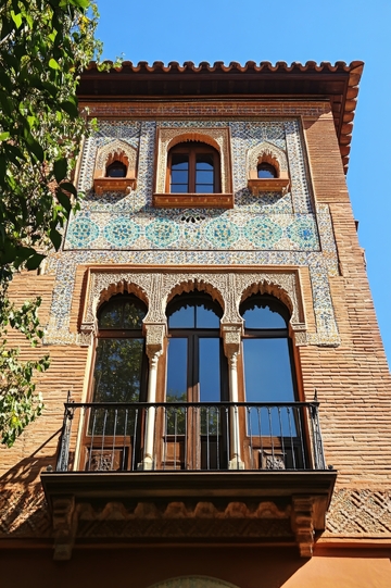 装饰精美的拱窗建筑