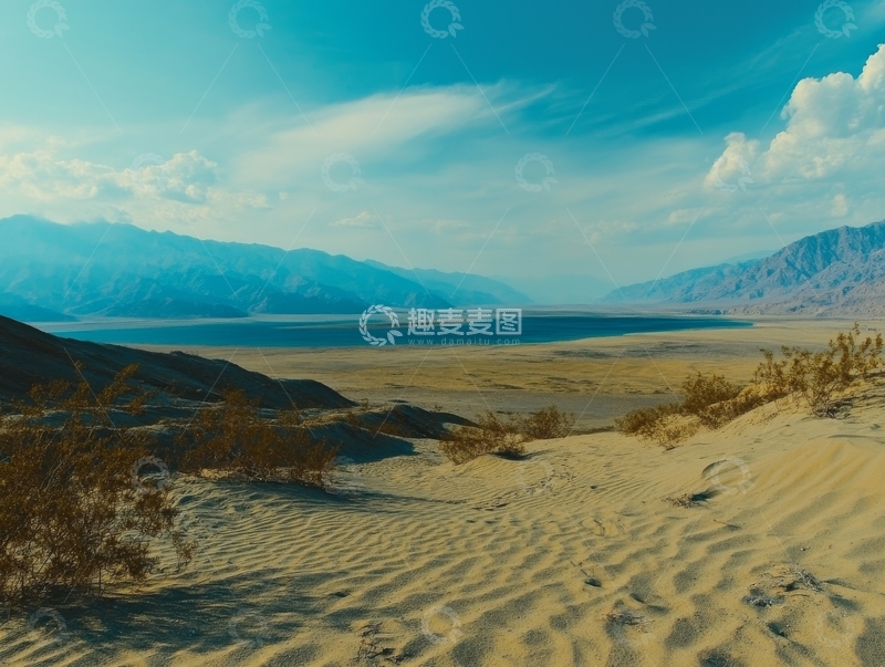 高清大图下载【趣麦麦图】沙漠沙丘与远处山脉的壮丽景色