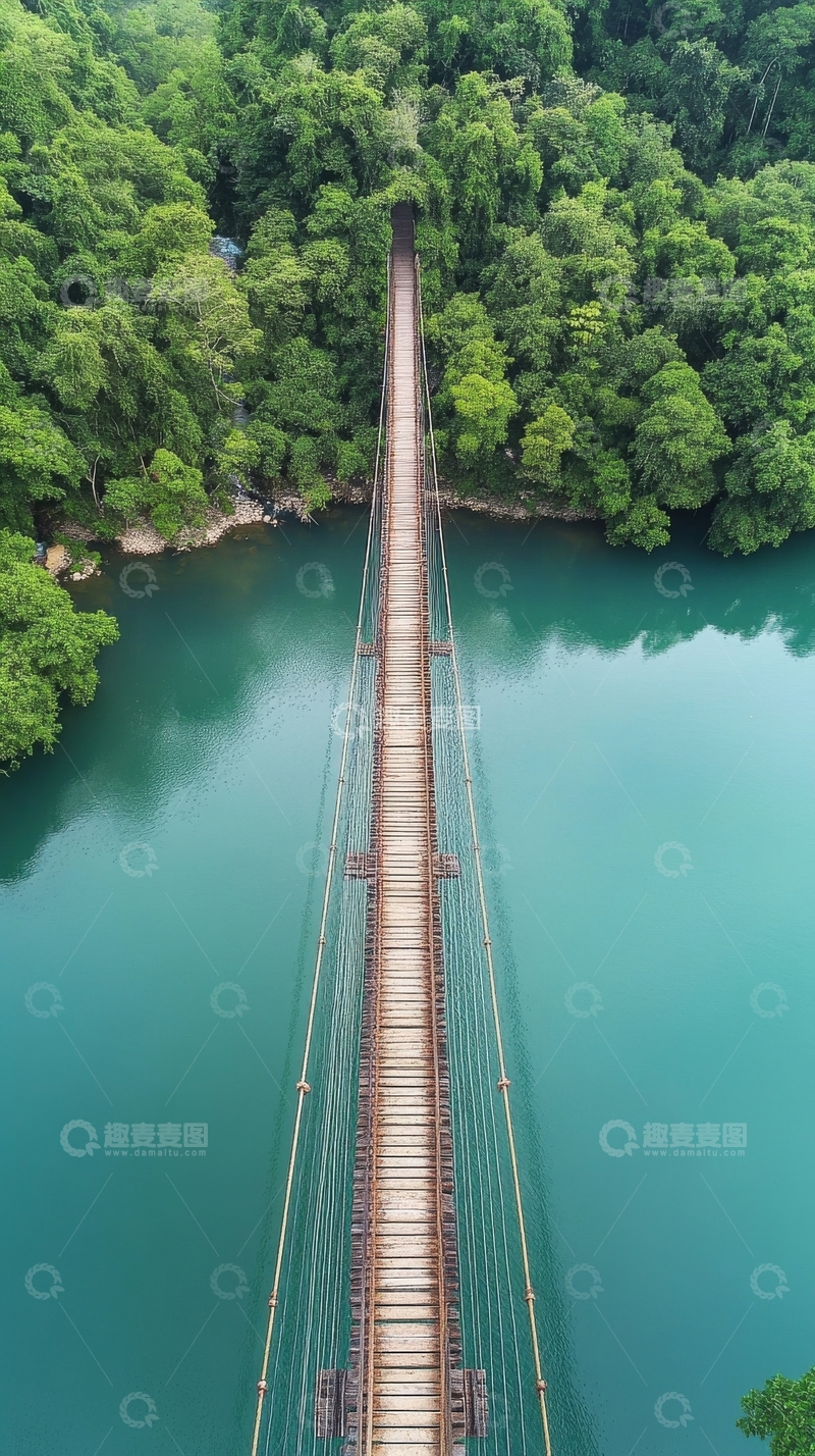 高清大图下载【趣麦麦图】悬索桥横跨碧绿河流