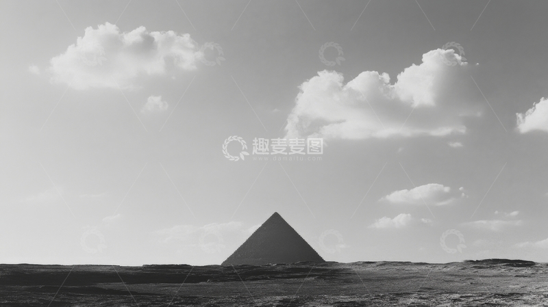 高清大图下载【趣麦麦图】金字塔在沙漠中的黑白景象